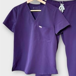 Figs Catarina one pocket scrub top in Purple Shadow
